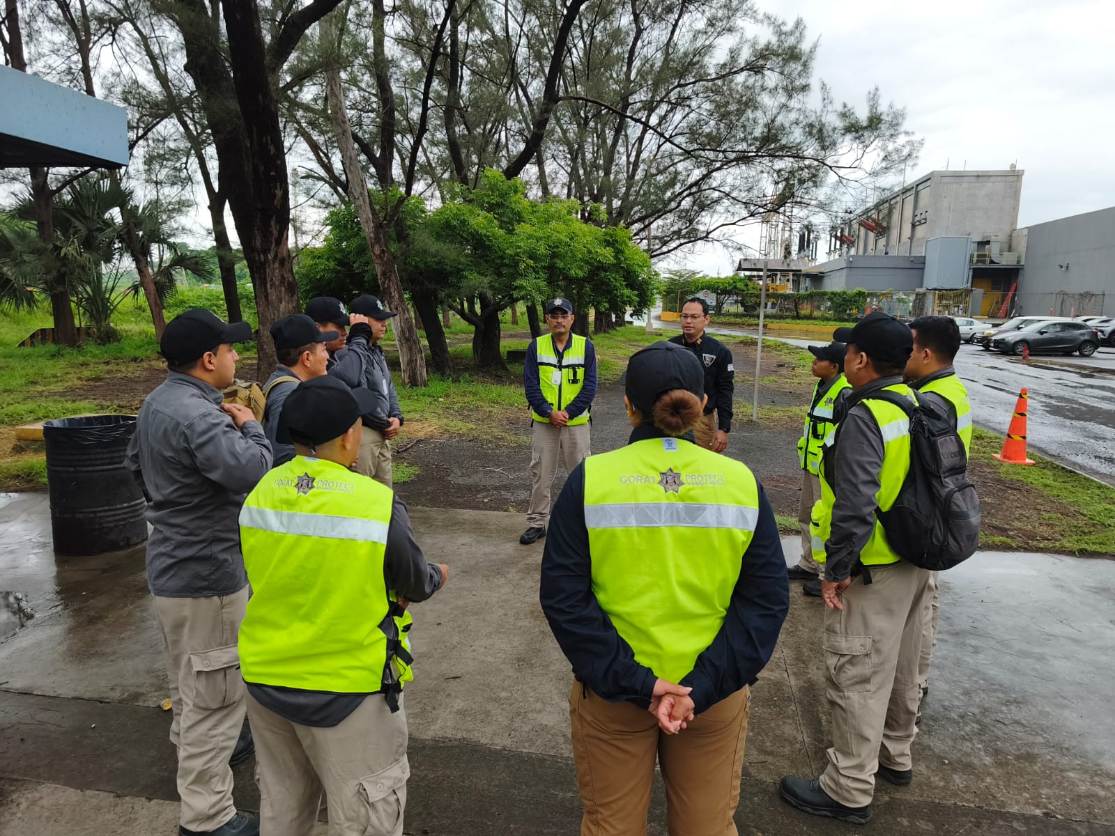 Reunión e instrucción táctica de guardias